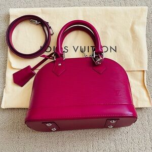 LOUIS VUITTON
Epi Alma BB Fuchsia